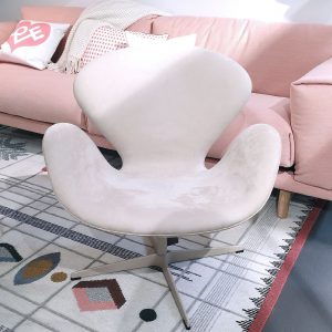 Arne Jacobsen Design Icons The Swan™ Chair on Lifetime-Pieces.com