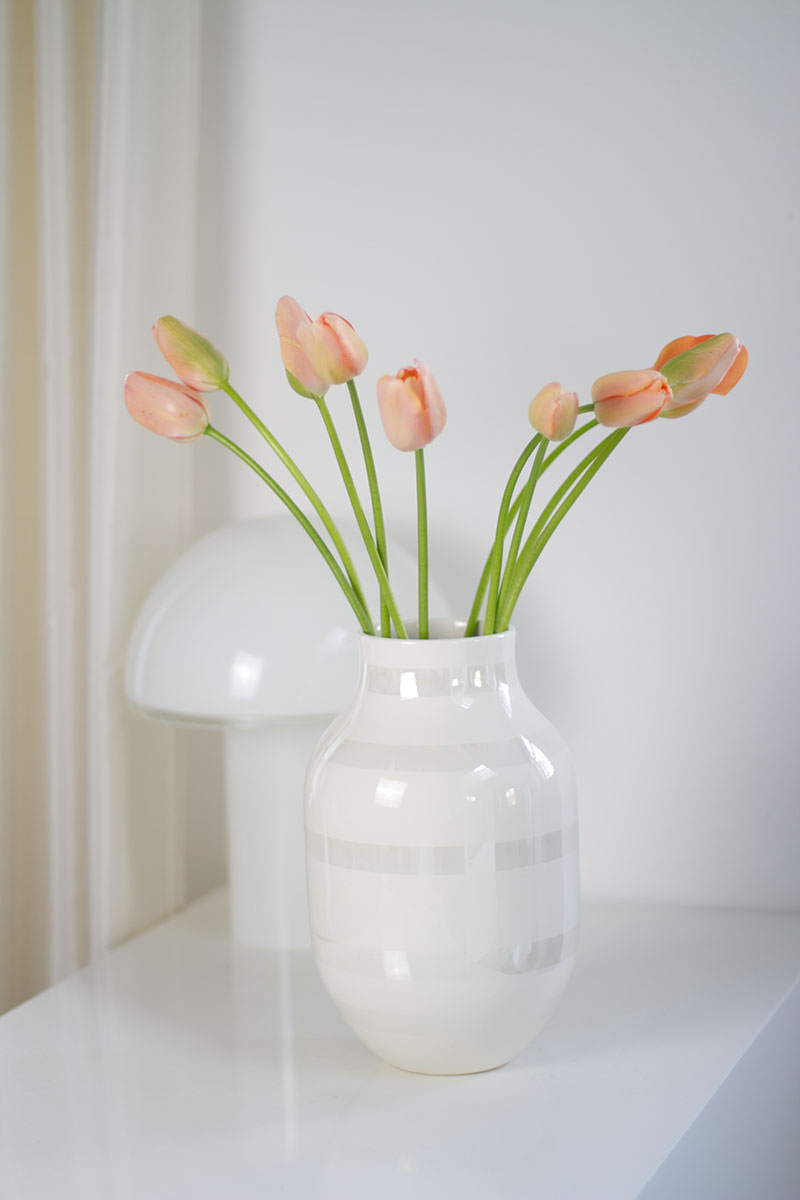 vase tulips spring flowers blog post on lifetime-pieces.com