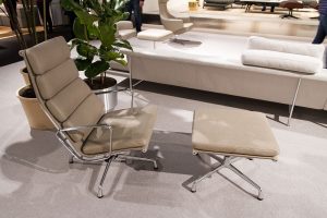 Soft Pad Chair EA 215/216 by Charles & Ray Eames, beige, stand exhibitor Vitra at imm cologne fair 2018, blog post lifetime-pieces.com