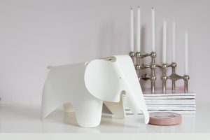 White Vitra Elephant small by Ray & Charles Eames, imm cologne trade fair, blog post on lifetime-pieces.com