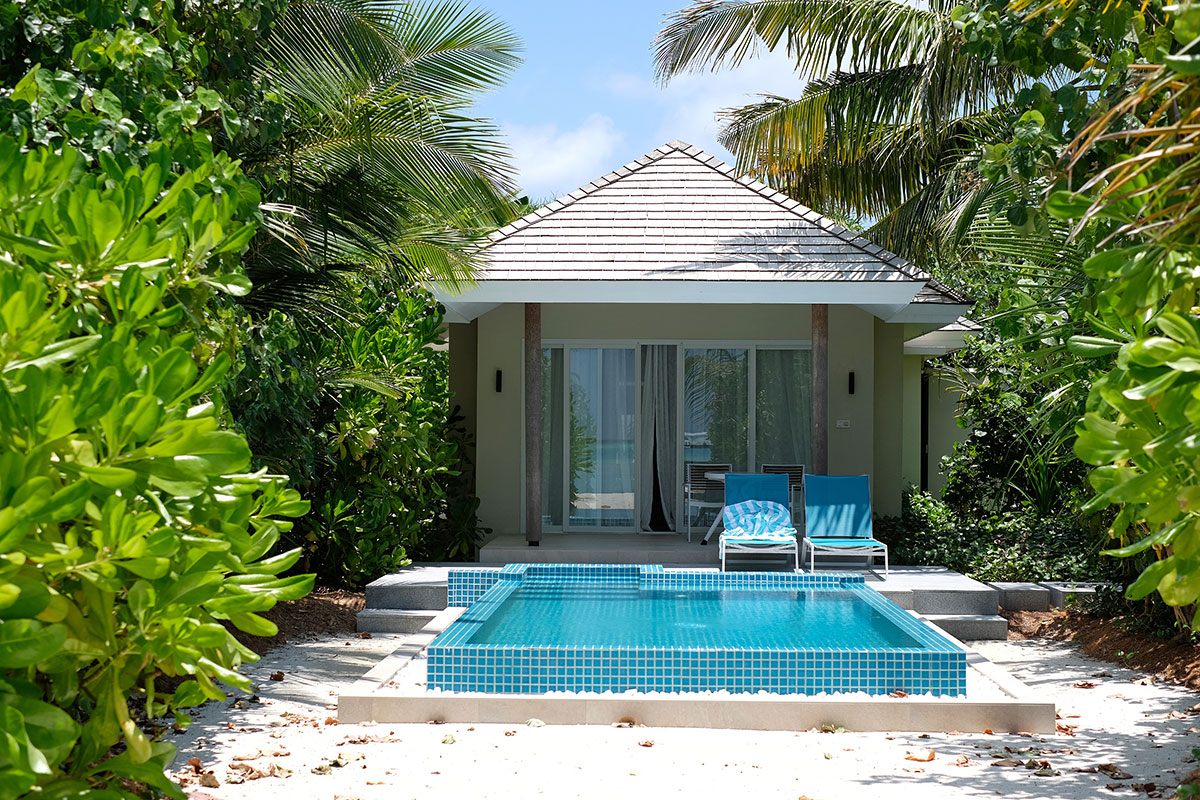 Kandima, Maldive islands, beach villa, pool, palms, blog post about Maldives on lifetime-pieces.com
