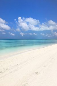 Kandima, Indian Ocean, sea, blue sky, beach, white sand,blog post about Maldives on lifetime-pieces.com