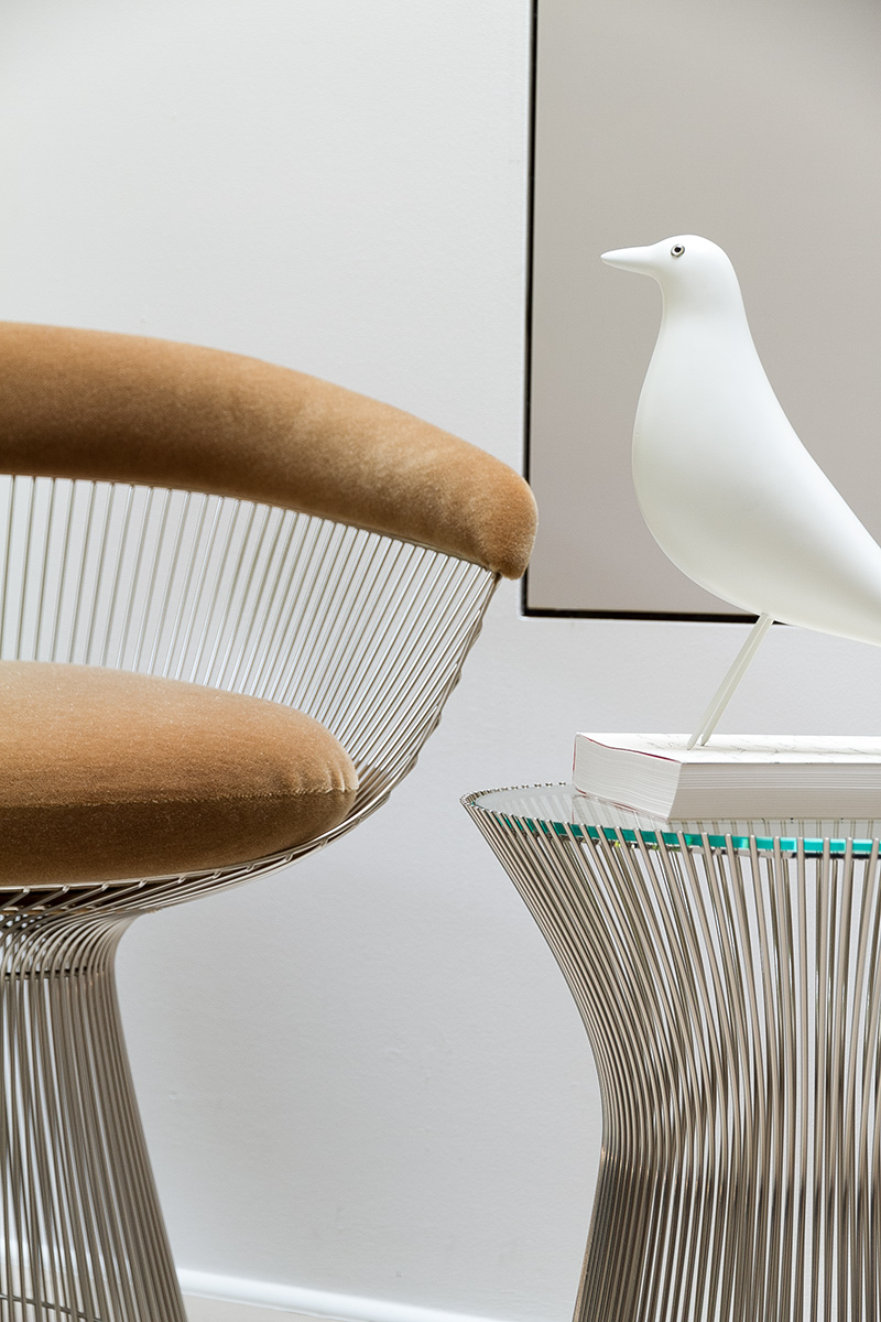 Knoll Platner Chair and siede table, Vitra Eames-House Bird, Markanto Designklassiker